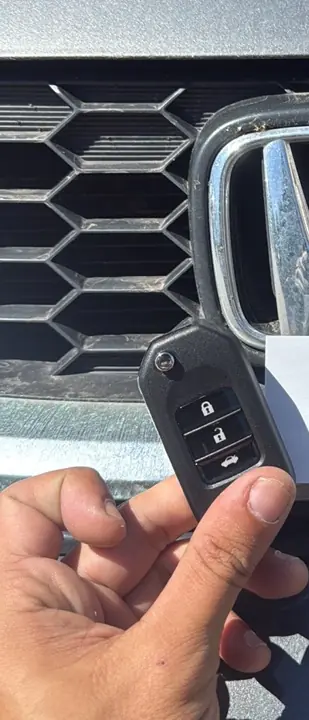 Llave de carro nueva cortada y lista para programar